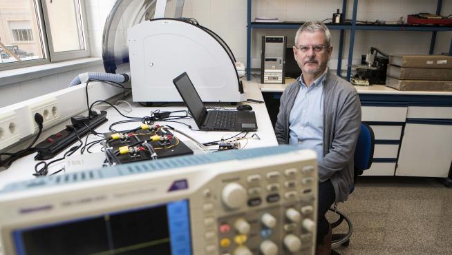 La Facultad de Ciencias acoge el Servicio de Instrumentación Electrónica del SAI, en el que trabaja Pedro Téllez.