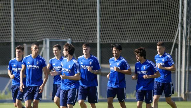 La plantilla del Real Zaragoza en el entrenamiento de ayer, el último antes de jugar esta tarde en Montilivi.