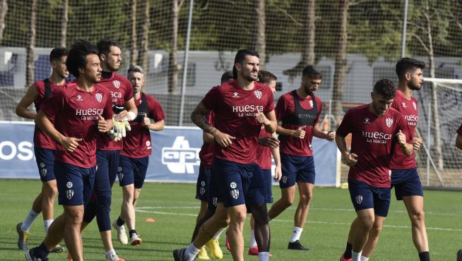 Los jugadores de la SD Huesca, durante el entrenamiento del pasado domingo.
