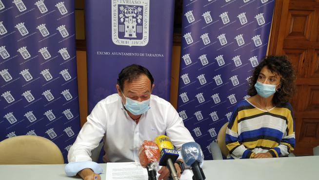 El alcalde de Tarazona, Luis José Arrechea, durante la rueda de prensa en la que ha anunciado el cierre de los cuartos de la ciudad.