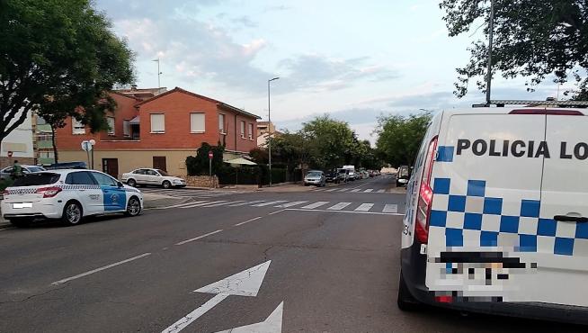 Coches de la Policía Local en el lugar donde ocurrió el accidente.