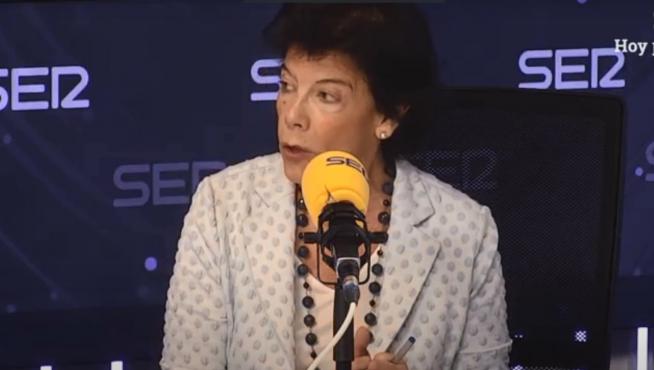 La ministra de Educación, Isabel Celàa, en una entrevista esta mañana en Cadena Ser.