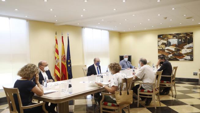 Lambán, este martes en la reunión con las coordinadoras de gestión de las residencias.