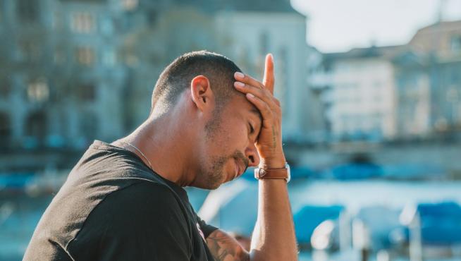 Dolor de cabeza, uno de los síntomas de la covid-19