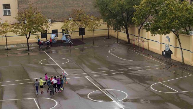 Patio de recreo en un colegio de Zaragoza