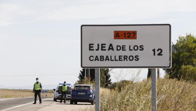 Controles en Ejea de los Caballeros el primer día de confinamiento perimetral.