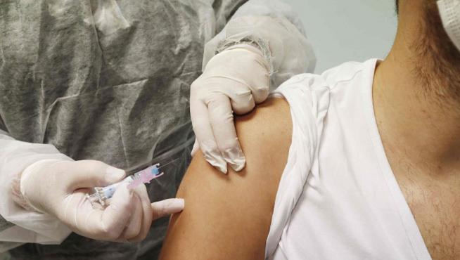 El personal sanitario ha comenzado este 5 de octubre a vacunarse de la gripe.