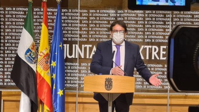 El consejero de Sanidad extremeño, José María Vergeles, en rueda de prensa.