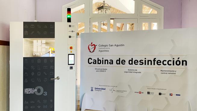 Cabina de desinfección patentada por HMY y que se utiliza ya en el colegio Agustinos para higienizar el material utilizado en las aulas.