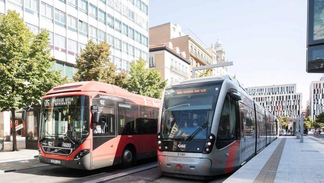 Autobús y tranvía en paralelo en Zaragoza
