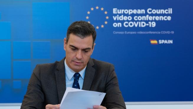 Pedro Sánchez durante una videoconferencia con líderes de la UE