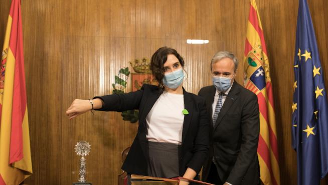 La presidenta de Madrid, Isabel Díaz Ayuso, con el alcalde de Zaragoza, Jorge Azcón.