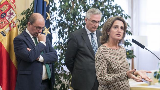 Teresa Ribera, en una visita a Aragón con el presidente Lambán y el consejero Olona.
