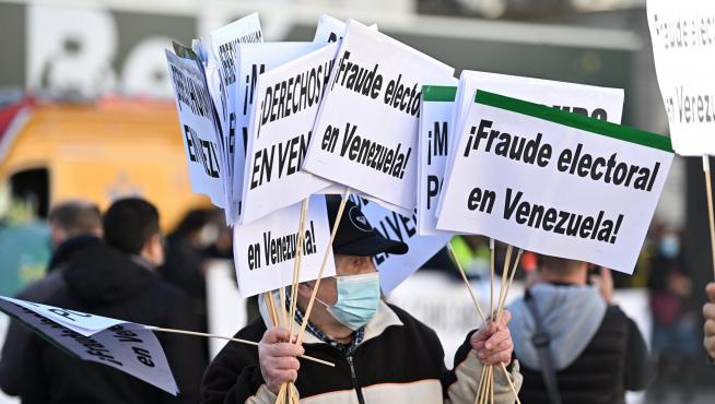 Manifestación en rechazo a las elecciones celebradas en Venezuela