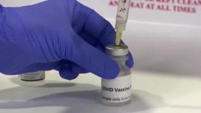 La cooperativa farmacéutica Bidafarma será la encargada de distribuir la vacuna a las 8 provincias andaluzas. Dispone de los congeladores necesarios para mantener la vacuna en óptimas condiciones re temperatura.