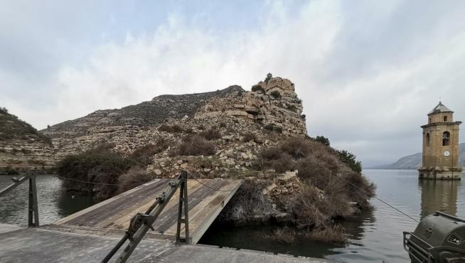 El Regimiento de Pontoneros y de Especialidades de Ingenieros Nº12, unidad del Ejército de Tierra emplazada en el barrio de Monzalbarba, ha trasladado a parte de su personal al Embalse de Ribarroja, para apoyar al Ayuntamiento de Fayón, en el mantenimiento de su Patrimonio Cultural.