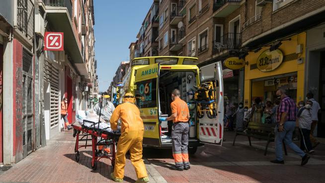 Sanitarios en la calle Delicias de Zaragoza (8/08/2020)