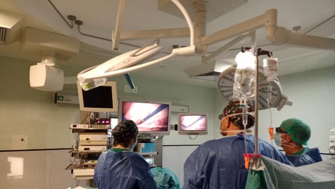 Una intervención quirúrgica en el Hospital Royo Villanova de Zaragoza.