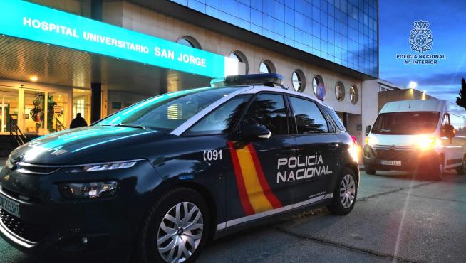 La Policía Nacional escolta la distribución de la segunda dosis de la vacuna Pfizer y la primera de Moderna en Aragón.