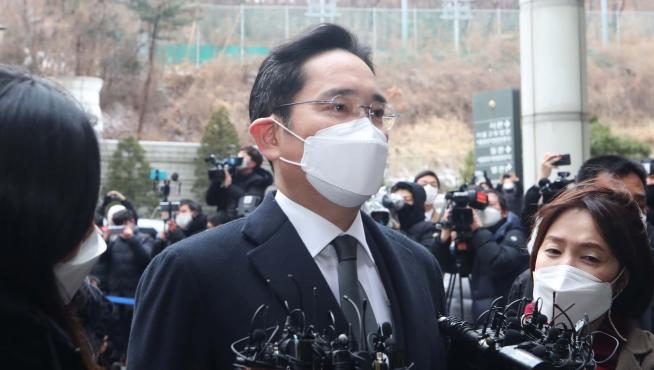 Lee Jae-Yong, entrando en los juzgados.