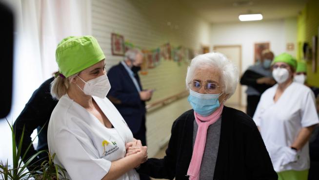 Lidia Navarro, la primera vacunada de la provincia de Huesca, residente de la Residencia Somontano de Barbastro