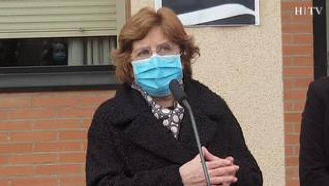 La consejera de Ciudadanía y Derechos Sociales del Gobierno de Aragón, María Victoria Broto, ha asistido este martes a la vacunación de la segunda dosis a los residentes de la Residencia Romareda. Broto ha dicho que "hay que intentar convencer a los trabajadores que no quieran vacunarse", pero que ella es "partidaria de que se exija la vacuna" en las residencias.