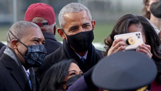 Barak Obama y su esposa llegan a la toma de posesión de Biden