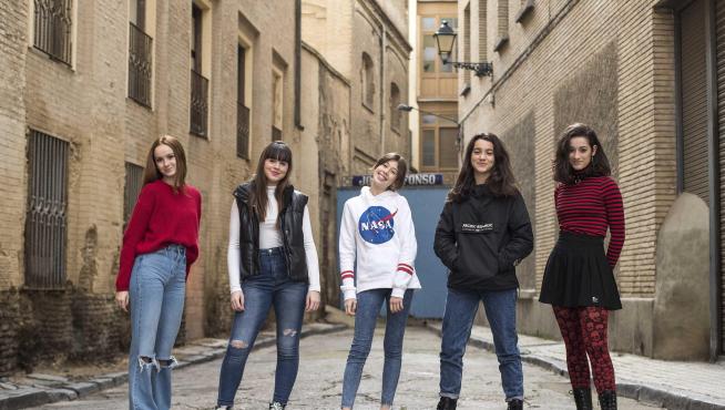 Las cinco actrices aragonesas de 'Las niñas'.