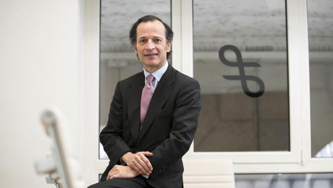 Javier Marín, consejero delegado de Singular Bank, en la oficina de la entidad en Zaragoza.