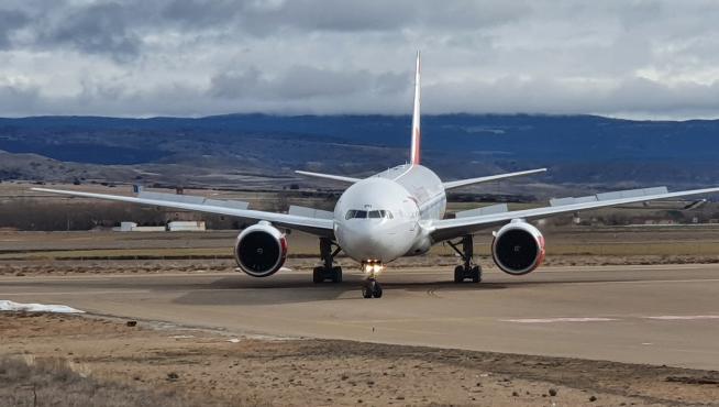 Llegada este lunes de un B777 de Austrian Airlines procedente de Viena al aeropuerto de Teruel.