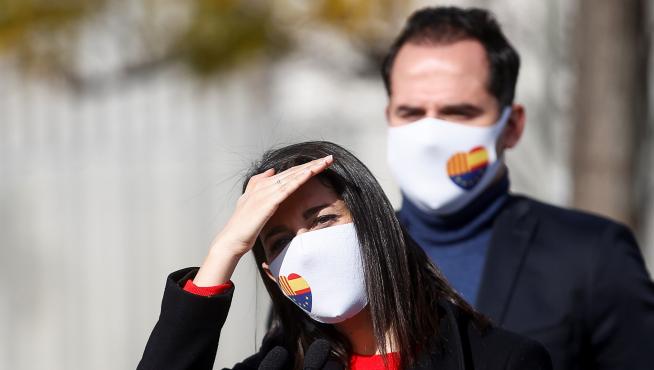 Arrimadas pide a socialistas votar a Cs para que su voto no se "regale" a ERC