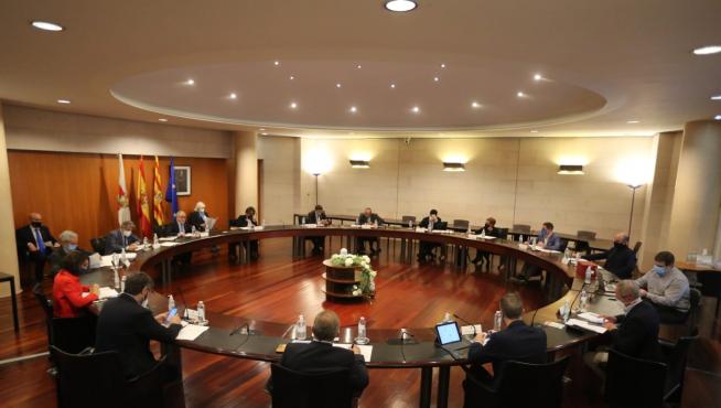 Imagen del pleno celebrado este jueves por la Diputación Provincial de Huesca.