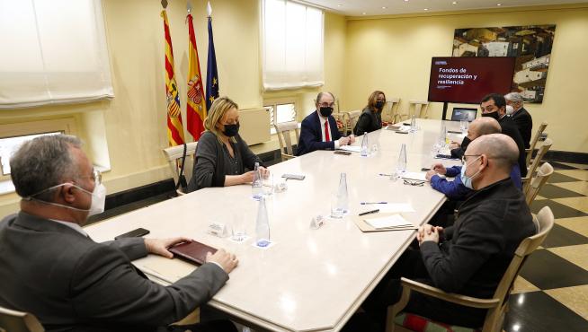 El Presidente de Aragón, Javier Lambán, y la consejera de Economía, Planificación y Empleo, Marta Gastón, se reúnen con los agentes sociales, UGT, CC.OO, Cepyme y CEOE-Aragón
