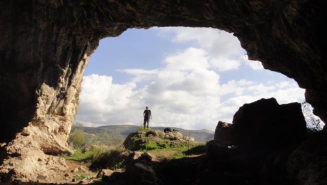 Acceso a la cueva de Shukbah.