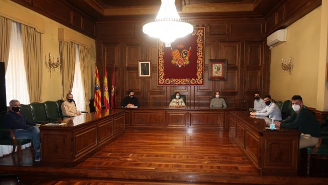 Reunión del Ayuntamiento de Teruel con representantes de la Federación Española de Toro con Cuerda