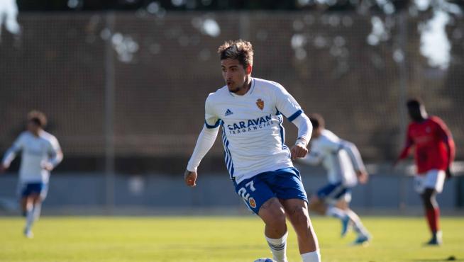 El juvenil Luis Carbonell, jugando con el Deportivo Aragón.
