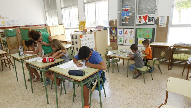 Inicio de curso escolar en el colegio de Visiedo con solo cinco alumnos. Foto Antonio Garcia/Bykofoto. 10-09-14[[[HA ARCHIVO]]]
