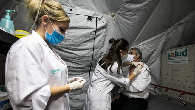 La campaña de vacunación contra la gripe en el Hospital Clínico.