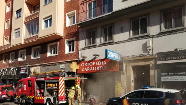 El incendio se ha producido en la Ortopedia Zaraorto en Fernando el Católico