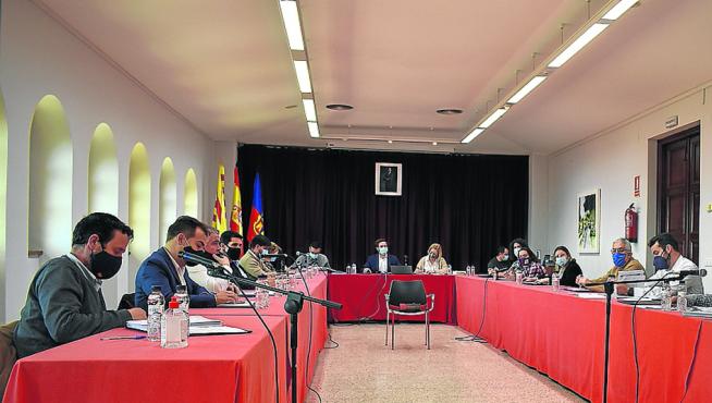 Imagen del pleno del Ayuntamiento de Monzón, celebrado este viernes.