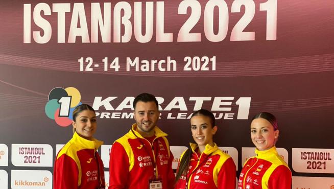 Raquel Roy, tercera empezando por la izquierda, junto al resto del equipo español.