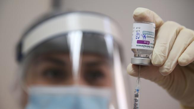 Vial con la vacuna de Astrazeneca