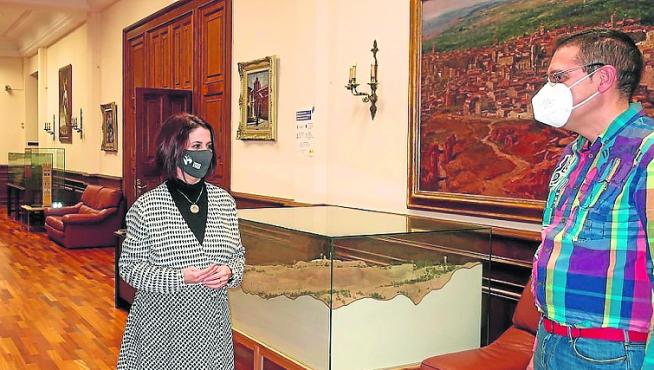 La alcaldesa de Teruel y el presidente de la Junta de Hermandades.