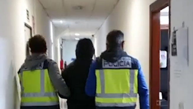 Detenidas 57 personas por extorsionar a usuarios de páginas sexuales.