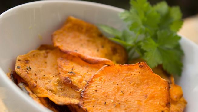 Los chips de vegetales se han transformado en una nueva moda ideal para el aperitivo.