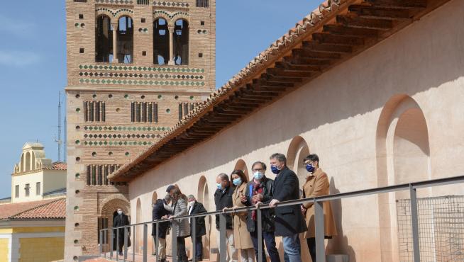 Visita a la cubierta de la Catedral de Teruel, con la torre restaurada al fondo.