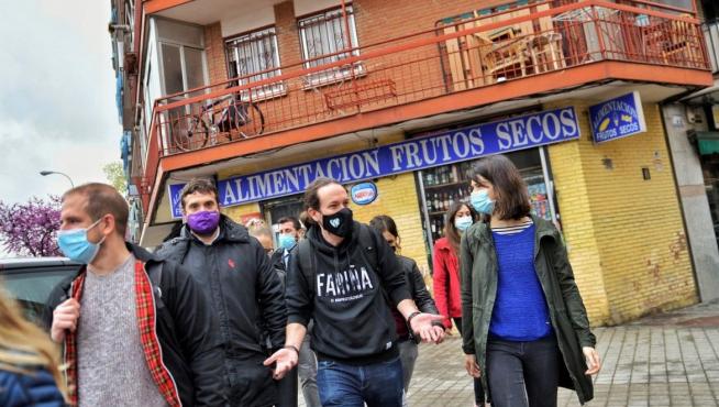 Pablo Iglesias visita despensas solidarias en barrio de Vallecas