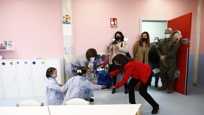 Visita de Margarita Robles a la base San Jorge de Zaragoza