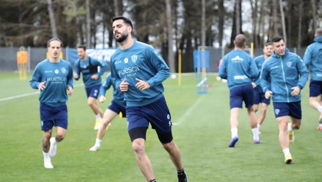 Pablo Insua, en primer término, durante el entrenamiento de este miércoles.