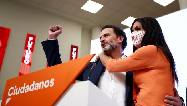 El candidato de Ciudadanos a la presidencia de la Comunidad de Madrid, Edmundo Bal, se dispone a ofrecer una rueda de prensa en la sede de su formación
